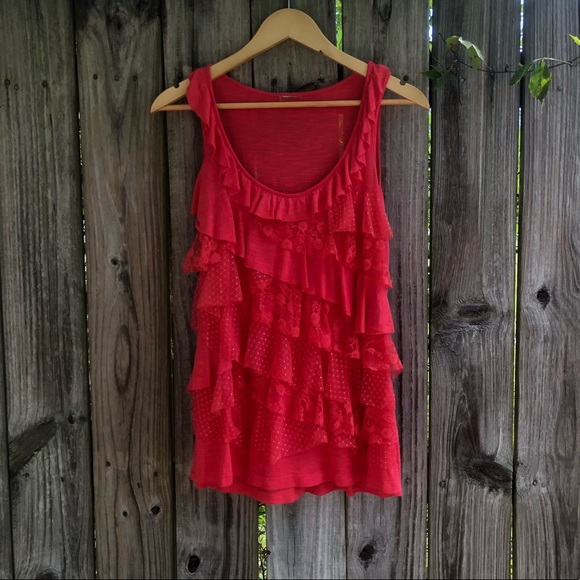 🌺 Lacey layers tank top 🌺 - Picture 1 of 9